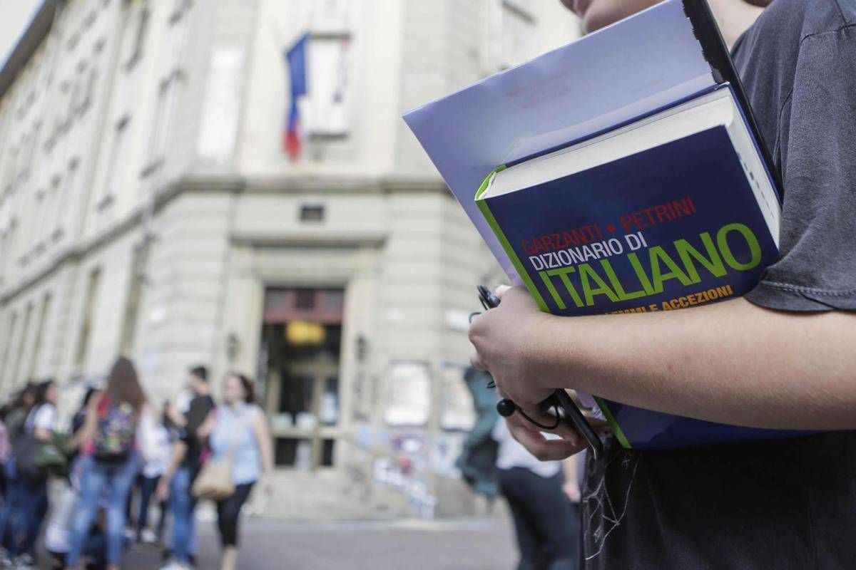 Caldo record e rientro a scuola, l'allarme degli studenti: "9 istituti su 10 senza climatizzazione, a rischio la nostra salute"
