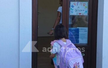 Campanella solitaria per la piccola Aysha lalunna che non puo copiare a scuola ce solo lei 364x230