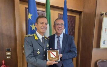 Campania Manfredi incontra gen. Manna comandante regionale Guardia di Finanza 364x230