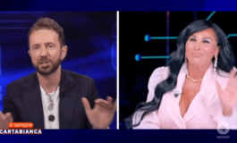 Caos a E sempre Cartabianca botta e risposta tra Andrea Scanzi e Rita De Crescenzo il video 265x160
