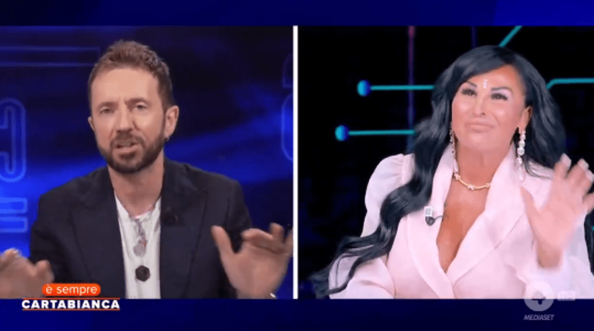 Caos a 'È sempre Cartabianca', botta e risposta tra Andrea Scanzi e Rita De Crescenzo - il video