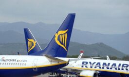 Caos nel Regno Unito nuovo problema tecnico ai sistemi di controllo del traffico aereo almeno 200 voli cancellati 265x160