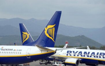 Caos nel Regno Unito nuovo problema tecnico ai sistemi di controllo del traffico aereo almeno 200 voli cancellati 364x230