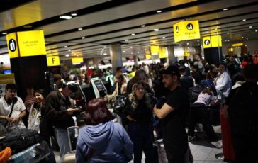 Flight chaos in the UK: Over 1,000 cancelled flights due to a technical fault.