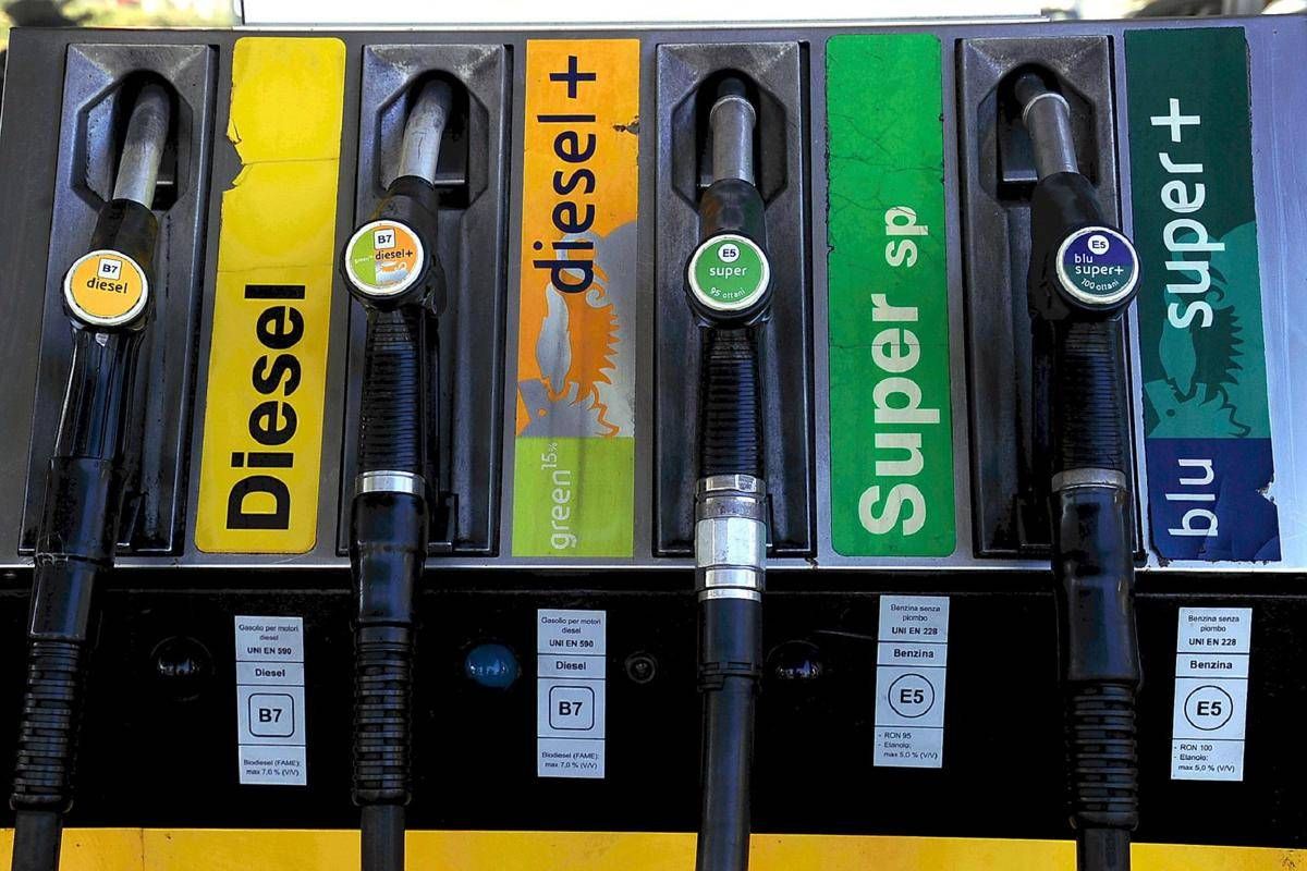 Carburanti, Salvini: "Proroga del taglio delle accise sul diesel fino al 10 settembre". Allo studio per dopo misure selettive