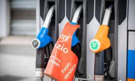 Carburanti i prezzi volano serie di record per il gasolio su anche la benzina 265x160