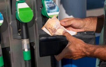 Caro carburanti Cdm approva proroga taglio accise per 7 giorni 364x230
