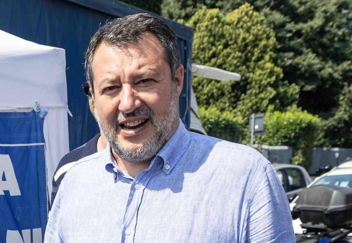 Caro carburanti, Salvini: "Italia aiuta Ucraina che bombarda raffinerie in Russia"