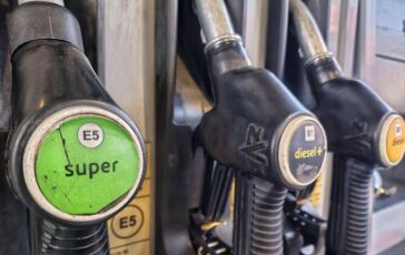 Caro carburanti non si ferma balzo prezzo diesel dopo aumento dellaccisa 364x230