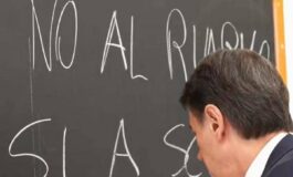 Conte a scuola il messaggio contro il riarmo ce un errore alla lavagna 265x160