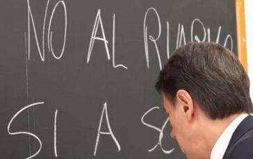 Conte a scuola il messaggio contro il riarmo ce un errore alla lavagna 364x230