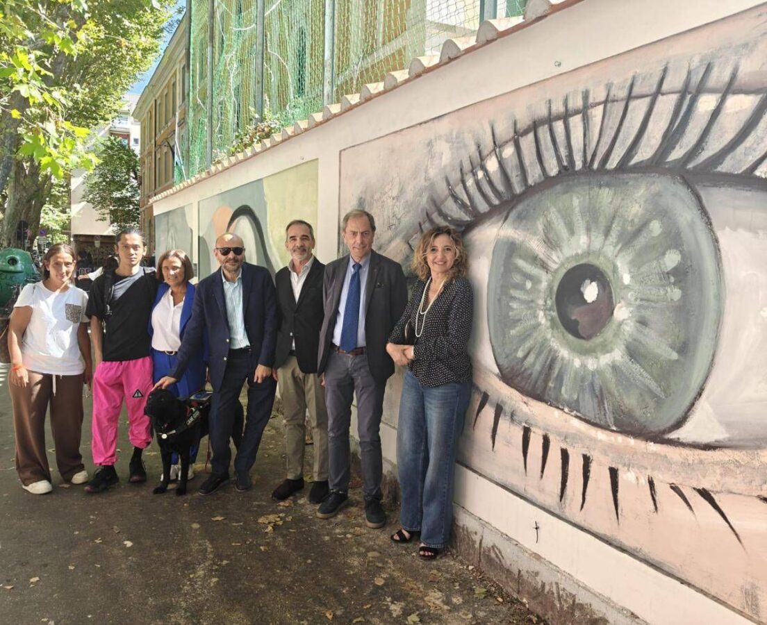 „So schön, dass… sogar ein Blinder es sehen kann“ – ein Relief in Rom ermöglicht es Blinden und Sehbehinderten, es zu betrachten.
