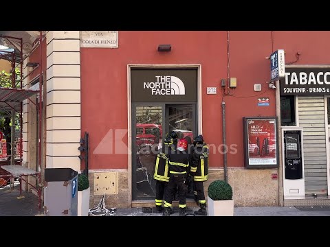 Shaqaale ayaa ku soo warramaya inuu ku burburay dukaan ku yaal Rome: "Buuq degdeg ah iyo cabsi badan."