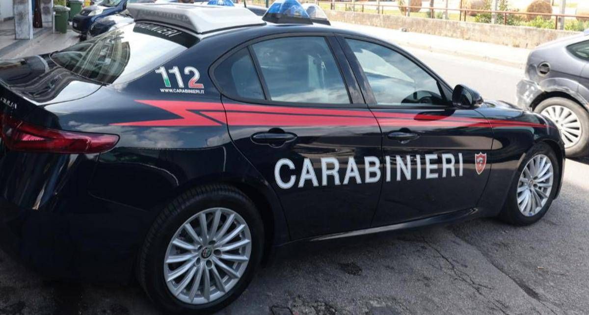 Cuneo, sente rumori nel cortile di casa: spara contro ladri e ne uccide uno