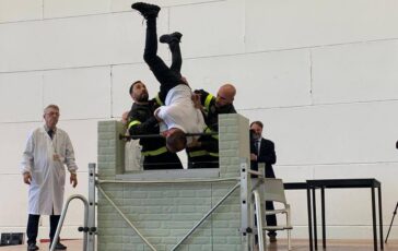 David Rossi oggi la simulazione della defenestrazione Aggredito da almeno due persone. Vinci Verso soluzione del caso 364x230