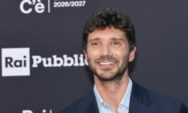 De Martino riparte Affari Tuoi tra conferme e novita Studio piu moderno Gennarino va in pensione 265x160