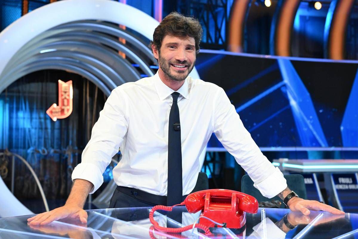 De Martino torna con Affari Tuoi, le novità: dallo studio 'versatile' a Tommasino