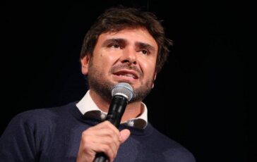 Di Battista ricoverato a Cuba venerdi possibile rientro in Italia Alessandro non vede lora di riprendersi le sue battaglie 364x230
