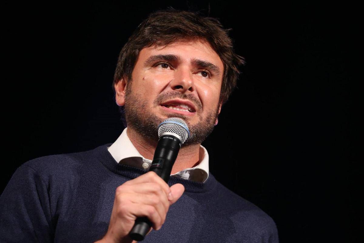 Di Battista ricoverato a Cuba, venerdì possibile rientro in Italia: "Alessandro non vede l'ora di riprendersi le sue battaglie"