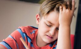 Emicrania un bambino su 10 ne soffre con effetti sul rendimento Farmaci ci sono ma solo per adulti 265x160