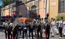 Emma Bonino camera ardente in Campidoglio lunga fila in piazza per ultimo saluto 265x160