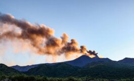 Eruzione Etna voli sospesi fino alle 14.30 allaeroporto di Catania 265x160