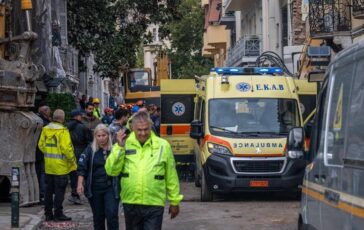 Esplosione e crollo di un palazzo ad Atene sale a sei il bilancio delle vittime morta una famiglia di turisti americani 364x230