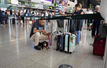 Etna aeroporto di Catania chiuso voli sospesi fino alle 12 di lunedi 28 settembre 364x230