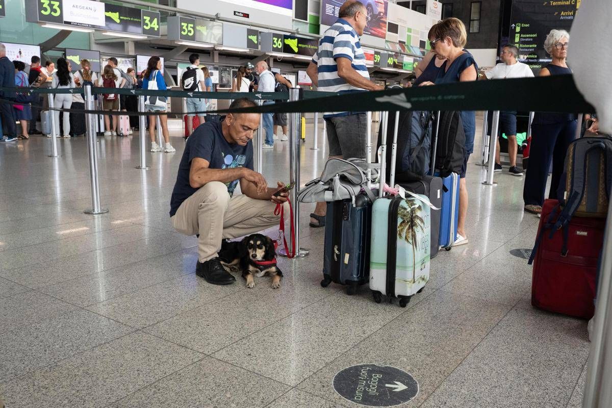 Etna, aeroporto di Catania chiuso: voli sospesi fino alle 12 di lunedì 28 settembre