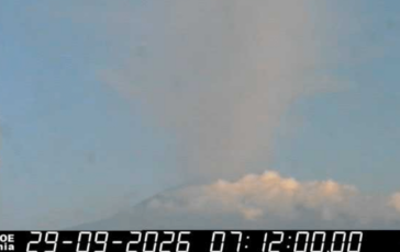 Etna nube eruttiva alta 4 chilometri voli sospesi fino alle 15 allaeroporto di Catania 364x230