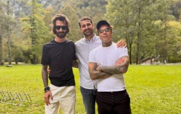 Fedez vacanza in montagna con fidanzata e figlio. E spunta Leonardo Maria Del Vecchio 364x230