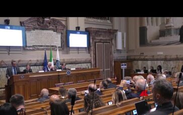 Fisco rapporto Itinerari previdenziali Cida pochi italiani pagano per tutti 364x230