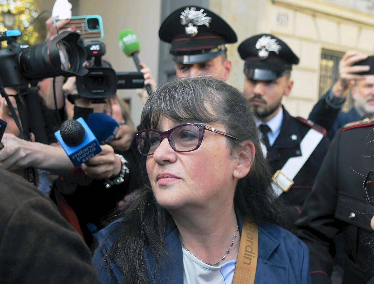 Garlasco, la mamma di Sempio intercettata: "Dopo 20 anni gli prendono le misure, di uguale ha solo taglia 44 di scarpe..."