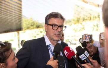 Giorgetti wuxuu soo jeedinayaa in canshuur go'an laga qaado mushaharka dhalinyarada, waana in la damaanad qaadaa hawlgabka 64 jirka.