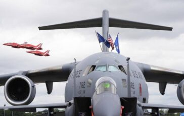 Grave incidente vicino a base UK da Fairford decollano bombardieri Usa per attacchi a Iran 364x230