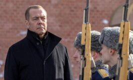 Guerra ibrida Germania accusa Russia e Medvedev minaccia Meriterebbe un attacco diretto 265x160