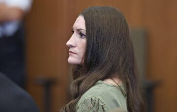 Il processo a Lindsay Clancy e nullo un giurato dice no a infermita mentale per la donna che uccise 3 figli 364x230