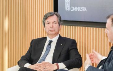 Intesa San Paolo maggioranza bulgara ad assemblea 97 azionisti a favore Opas su Mps 364x230