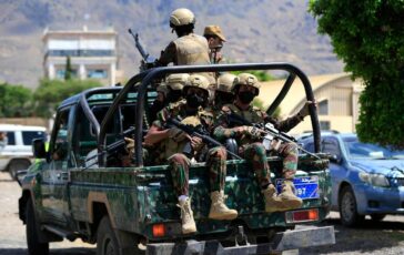 Iran Houthi doppia minaccia per le vie del petrolio. Arabia vuole raid Usa in Yemen Trump dice no 364x230