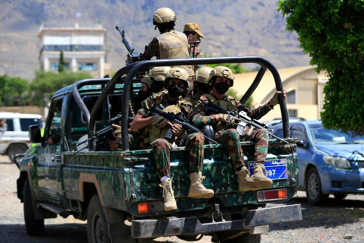 Iran-Houthi, doppia minaccia per le vie del petrolio. Arabia vuole raid Usa in Yemen, Trump dice no