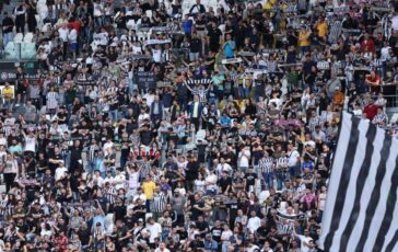 Juve Atalanta curva bianconera non rispetta minuto di silenzio per Mazzola e volta le spalle al campo 364x230