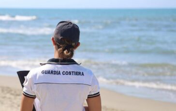 La Spezia donna resta bloccata per ore su uno scoglio in mare Labbiamo salvata era in ipotermia 364x230