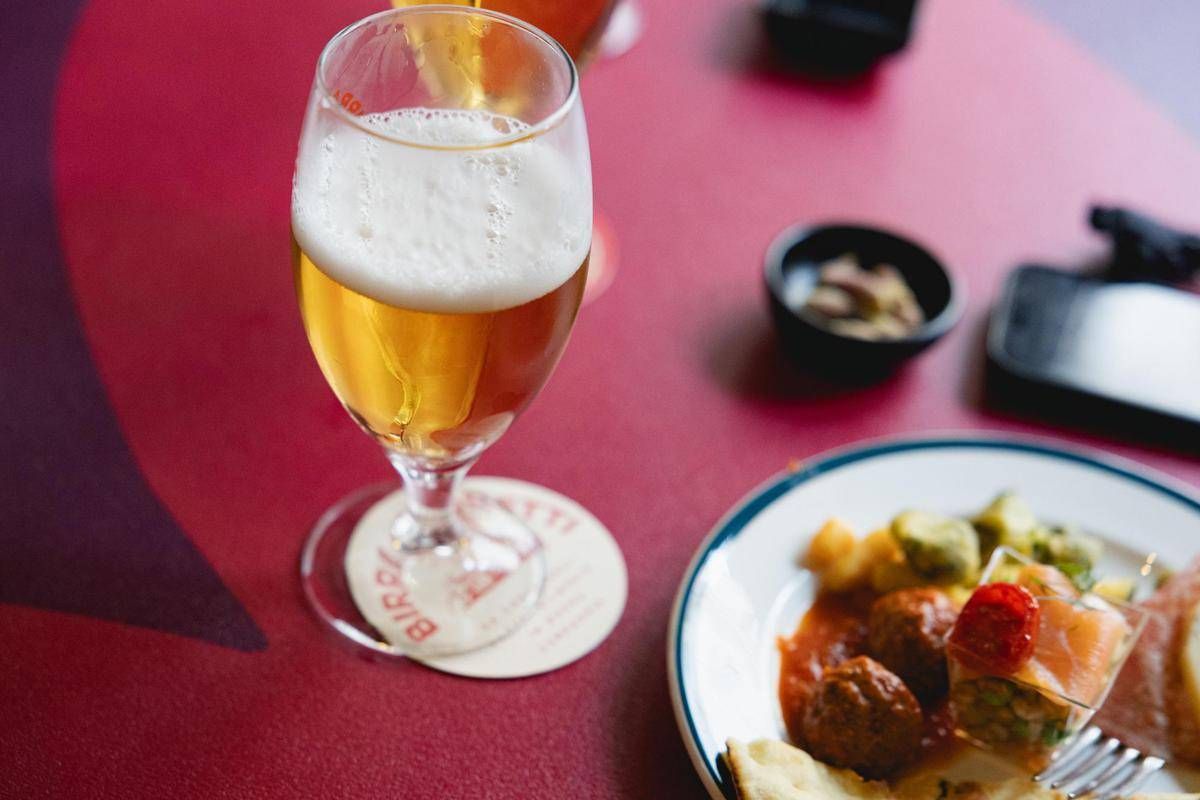 La classifica dei paesi con il più alto consumo di birra pro capite: vince la Repubblica Ceca, Italia via dalla top 20