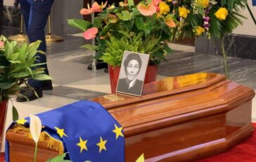 Laddio a Emma Bonino oggi dalle 10 alle 19 riapre la camera ardente in Campidoglio 364x230
