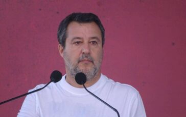 Lega Salvini a Pontida lancia il congresso a ottobre Nessuno spazio a divisioni 364x230