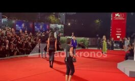 Lino Banfi e Irina Shayk il red carpet piu improbabile a Venezia 83 265x160