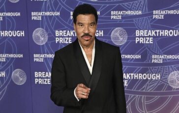 Lionel Richie ricoverato in terapia intensiva dopo il concerto interrotto di sabato sera 364x230