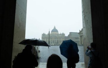 Maltempo a Roma nubifragio e vento sulla Capitale 364x230