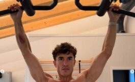 Marquez e la foto choc il pilota mostra la spalla deformata 265x160