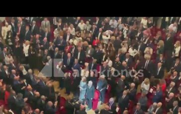 Mattarella alla Scala per i 120 anni della Cgil il lungo applauso al suo ingresso 364x230